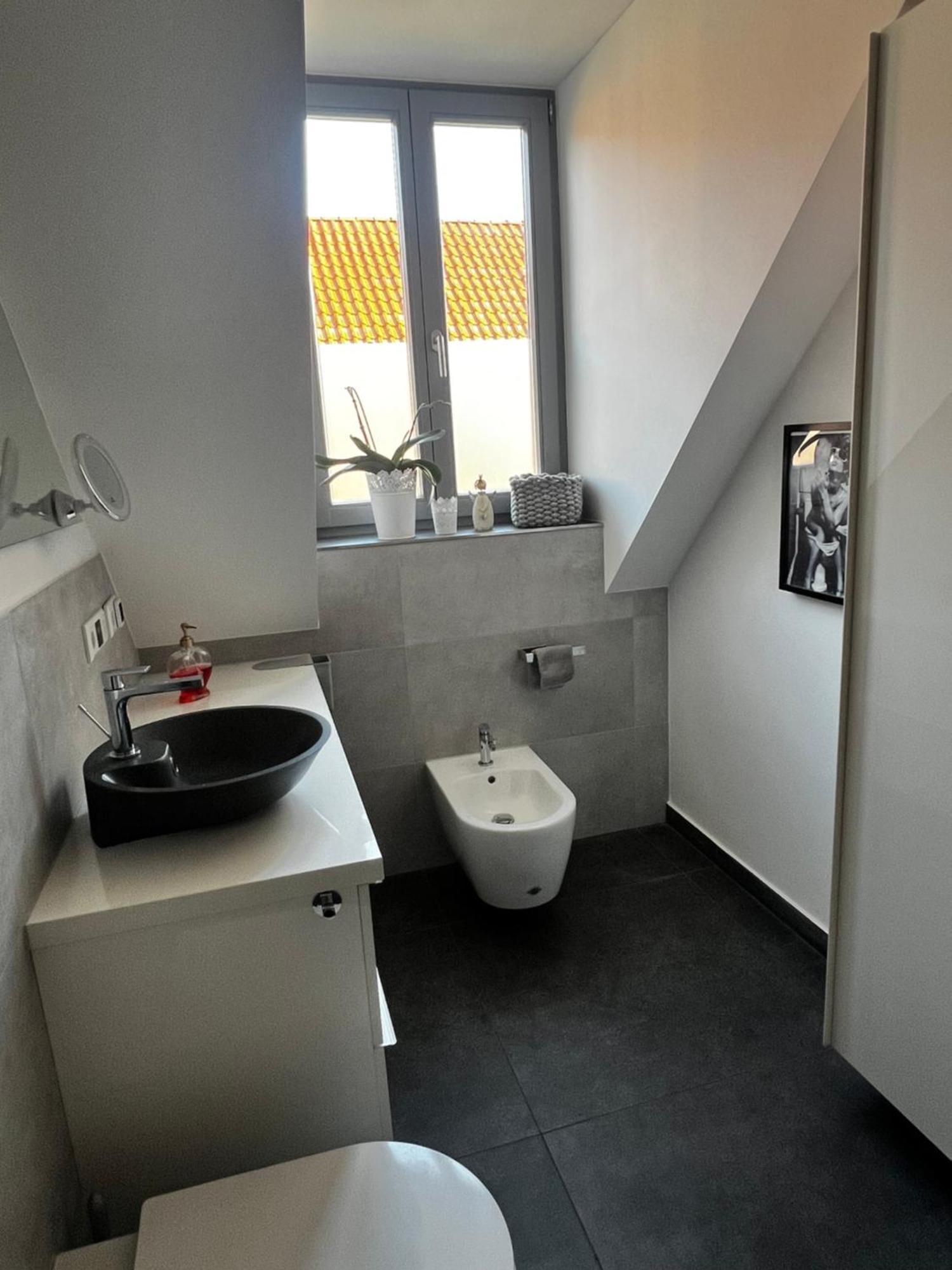 Moderne Galeriewohnung Mit Balkon Und Stellplatz Am Wenigemarkt Erfurt Exteriör bild